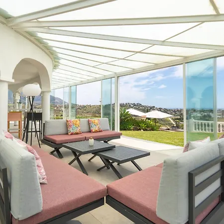 Villa Vista Golf - Optional Heated Pool & Jacuzzi *