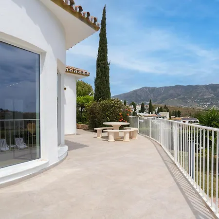 Villa Vista Golf - Optional Heated Pool & Jacuzzi *